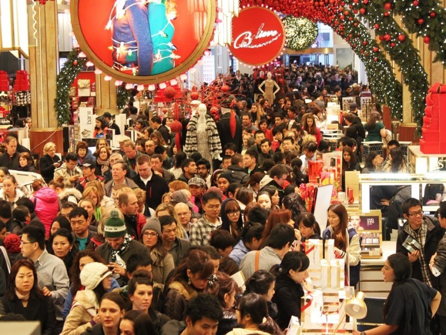 Thin Black Friday crowds mark U.S. holiday shopping kickoff