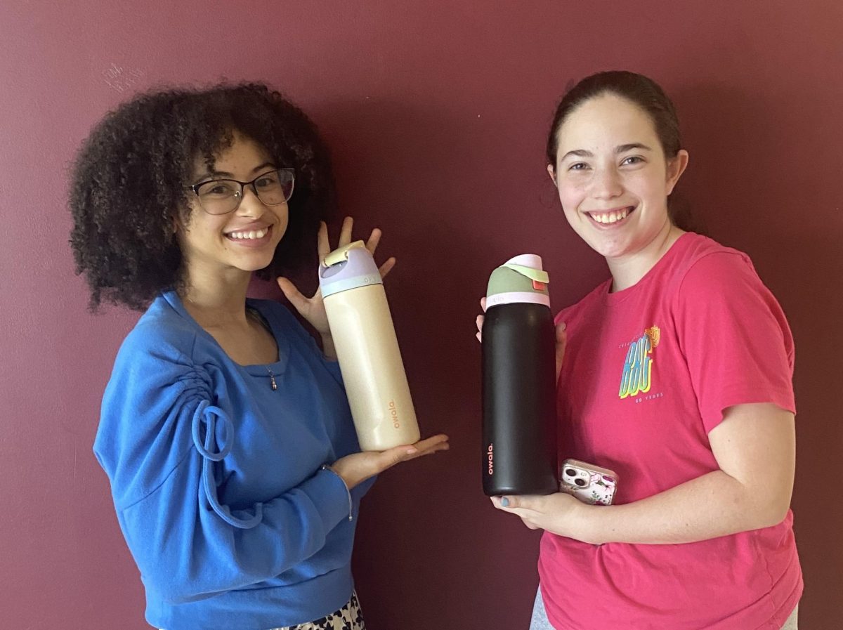 New Owala Trend?: Shira Preis and Kacey Walker proudly show off their reusable bottles. 

