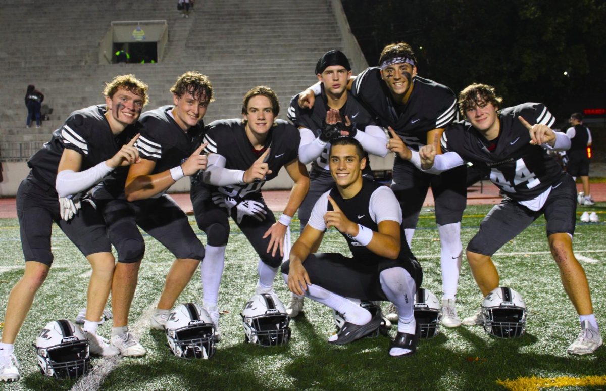 The Warriors group up for a photo after a hard fought homecoming win in week 4